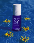 trattamento anticaduta cute Napura Z5 Active spray 50ml in acqua blu con fiori hamamelis